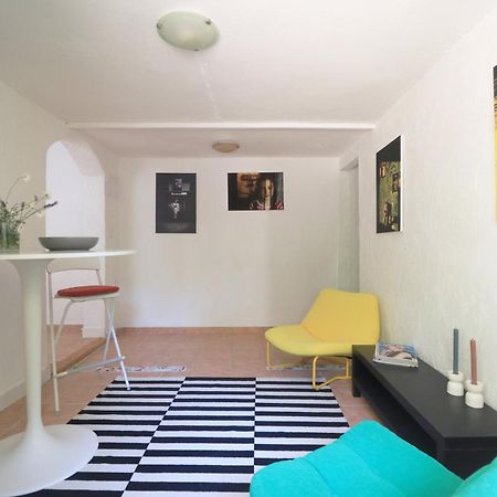 Apartments-Estate Under The Paintbrush วิส ภายนอก รูปภาพ