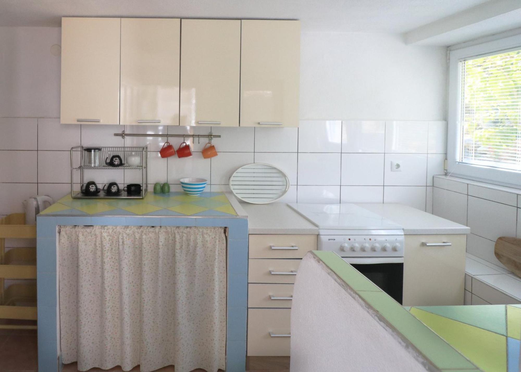 Apartments-Estate Under The Paintbrush วิส ภายนอก รูปภาพ