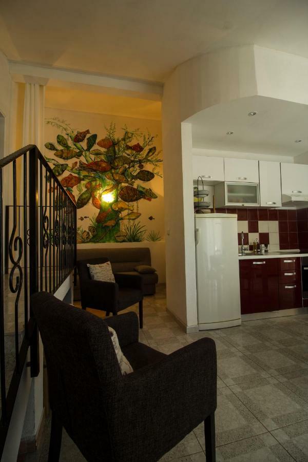 Apartments-Estate Under The Paintbrush วิส ภายนอก รูปภาพ
